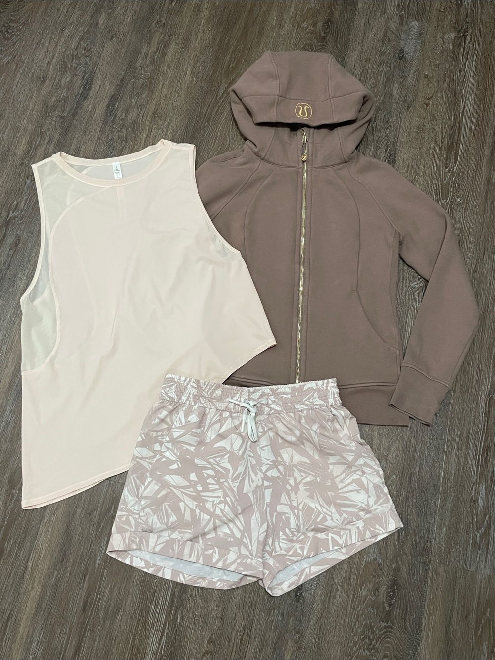 **SOLD** EUC Lululemon Matching 3-Item Bundle. Size Tops 8/Bottom 6